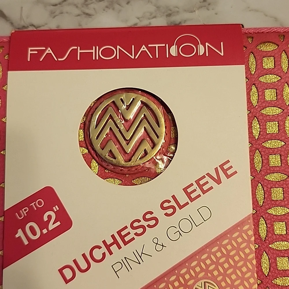 Fashionation duchess pink and gold 10.2 tablet or laptop sleeve